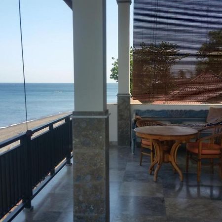 Amed Beach Villa Exterior photo