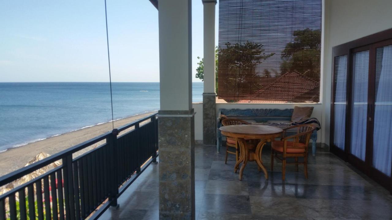 Amed Beach Villa Exterior photo